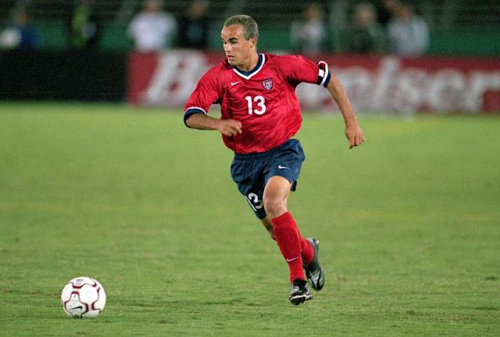2000-USA-road-uniform-Landon-Donovan.jpg